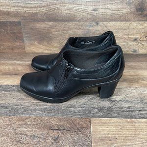 Clarks Leather Side Zip Ankle Bootie